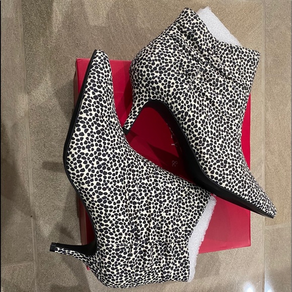NWOT - Kelly & Katie Arina Ankle Bootie - Picture 4 of 6